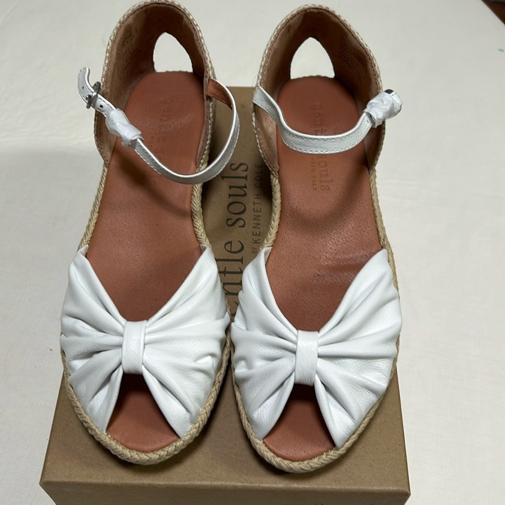 GENTLE SOULS
by Kenneth Cole Women's Lucille Wedge Sandals Size 9M